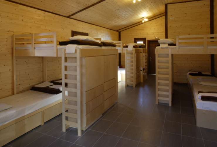 8 - 16 bed room